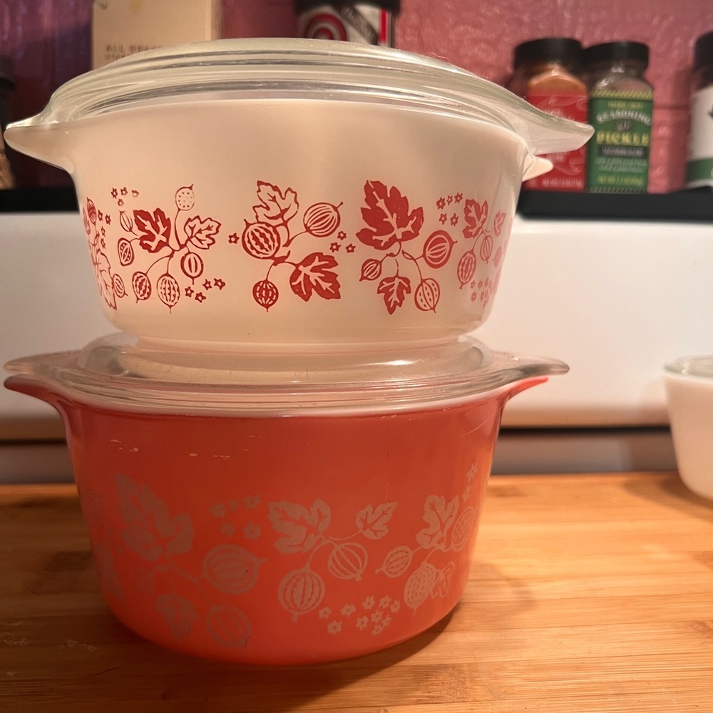 Pyrex Pink Gooseberry 1 quart and 1 1/2 pint covered dishes.